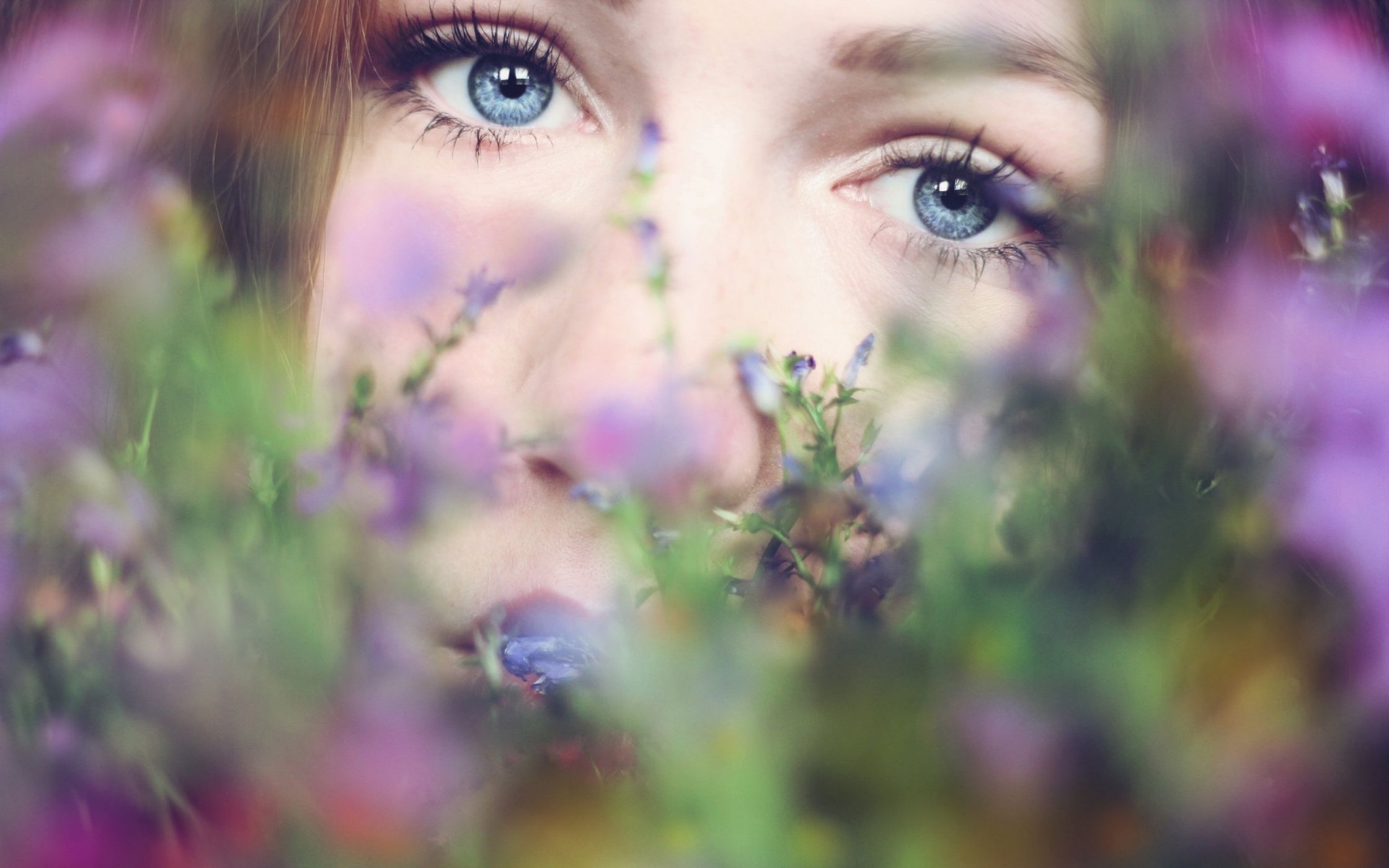 Размытость в глазах. Красивые женские глаза. Весенний портрет. Портрет на природе. Счастливые глаза.
